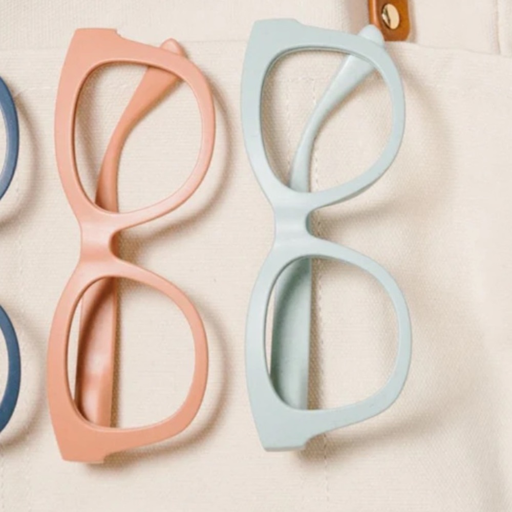 Peepers Blue Light Reading Glasses Mint Green Peach Rose Pink 2.0 Cheaters Case - Picture 4 of 4